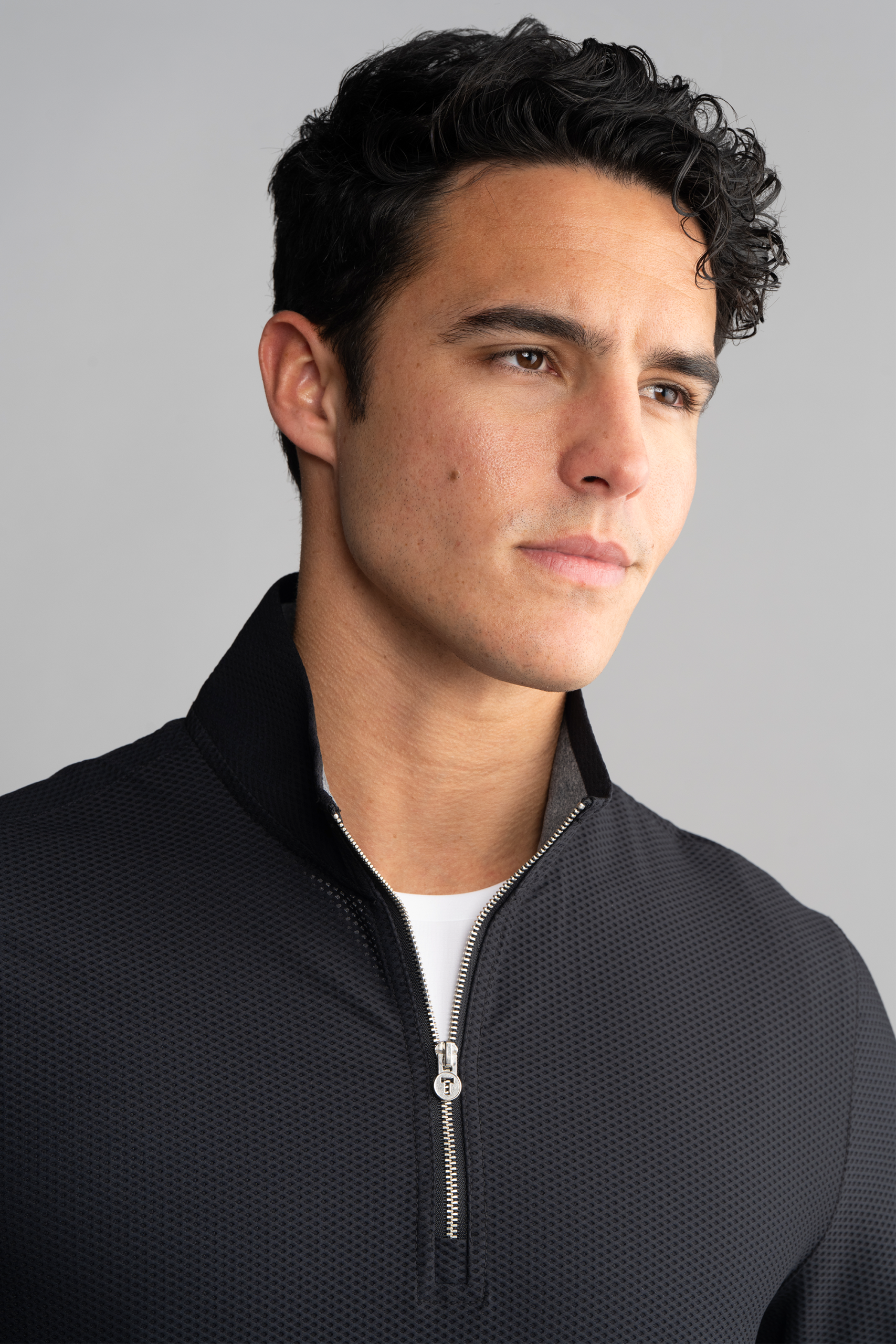 Air-QuarterZip-Black-Head-25.1.png
