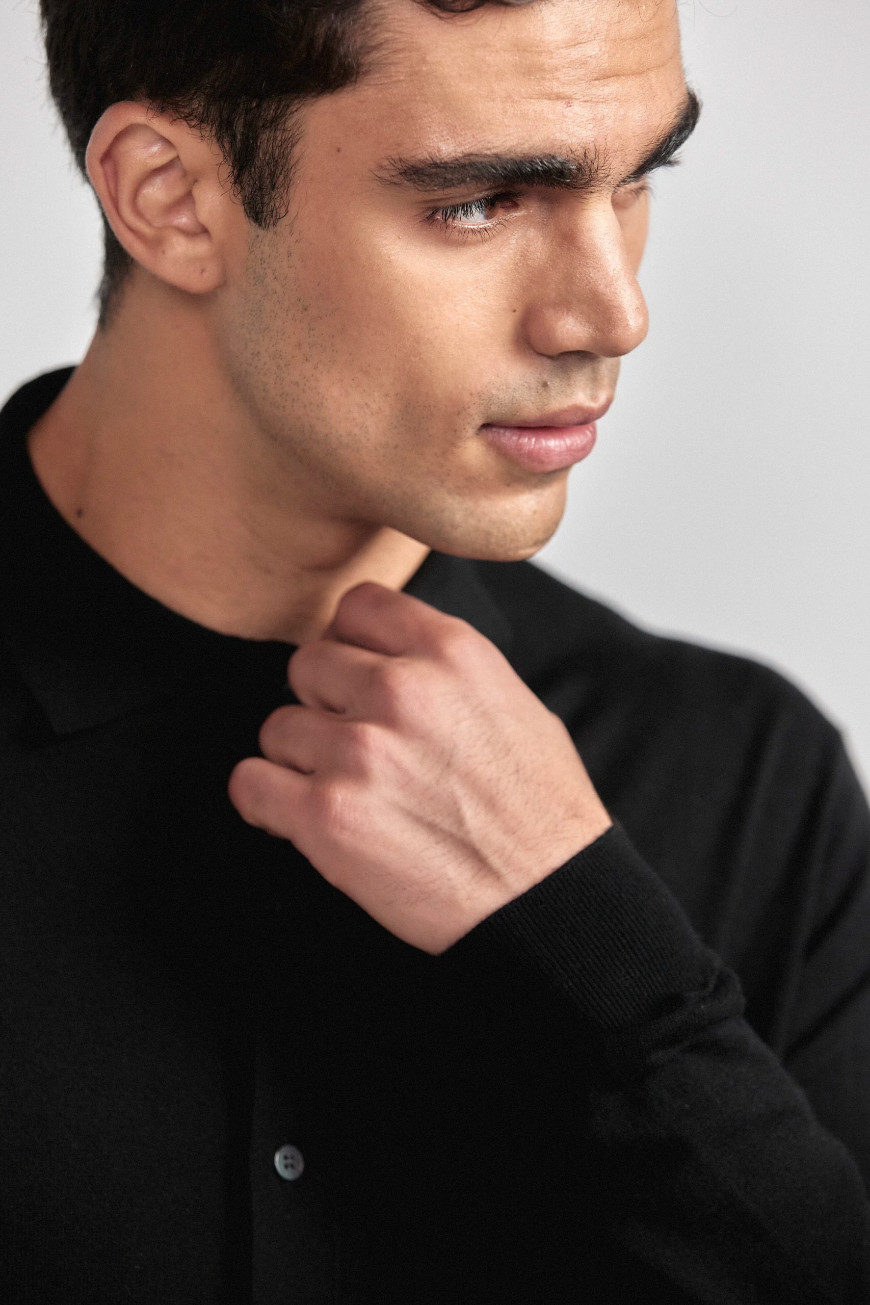Lightweight-Cashmere-ButtonDown-Black-Head-26.1.jpg