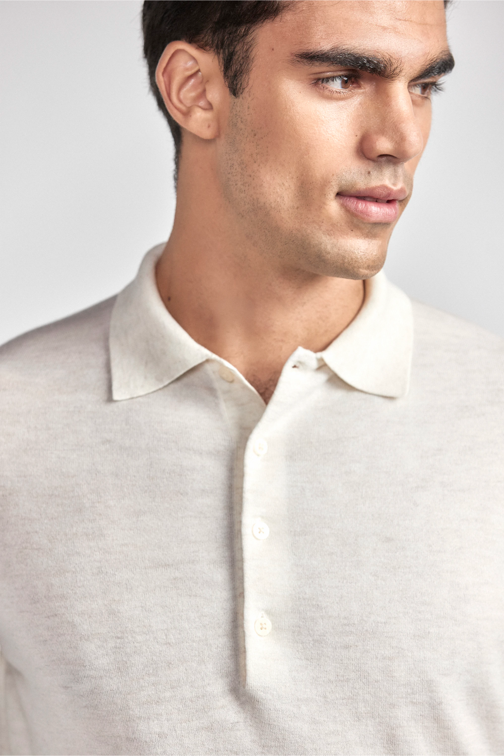 Lightweight-Cashmere-Polo-HeatherIvory-Collar-26.1.png