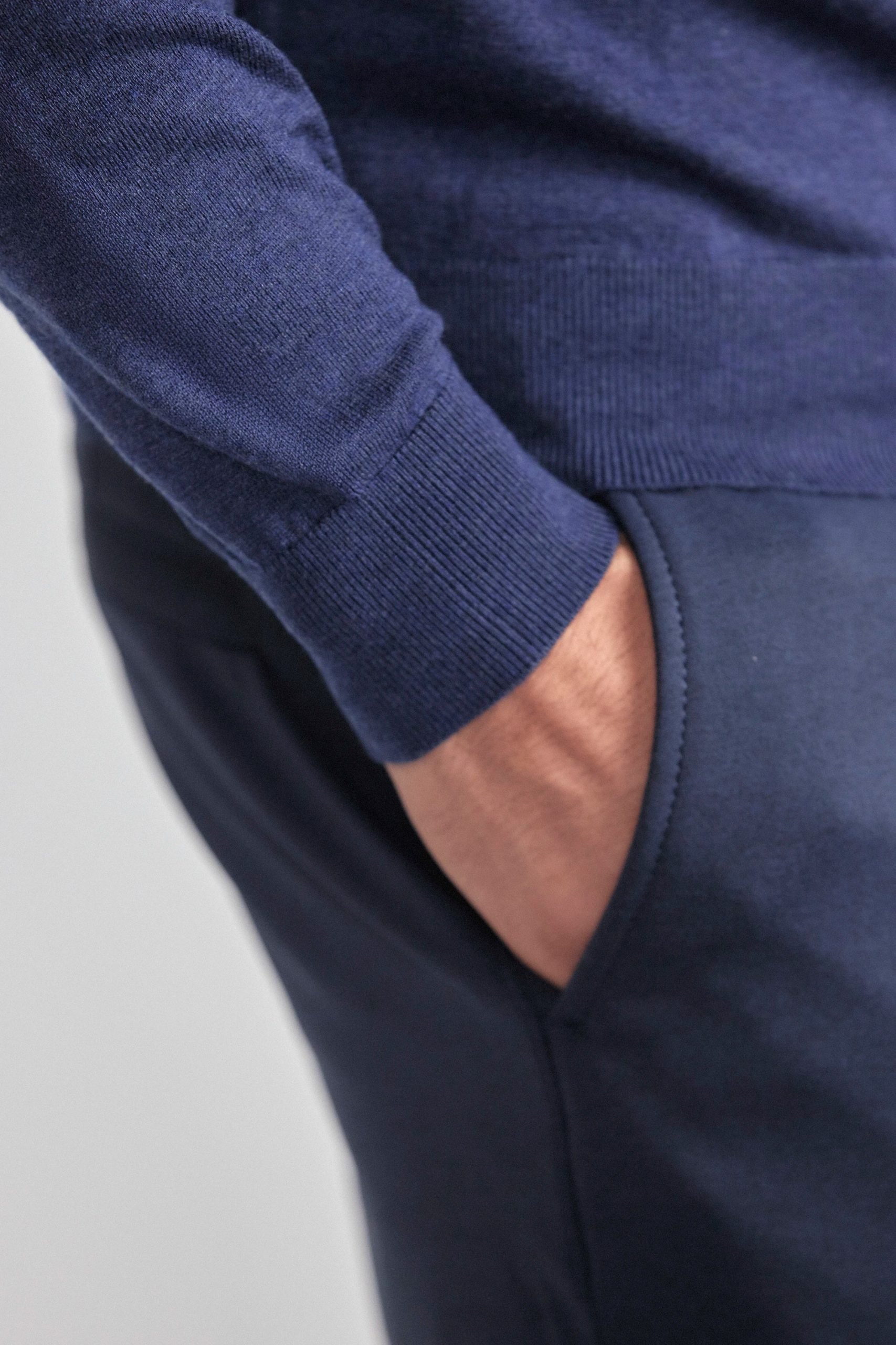 Lightweight-Cashmere-Polo-Navy-Detail-26.1.jpg