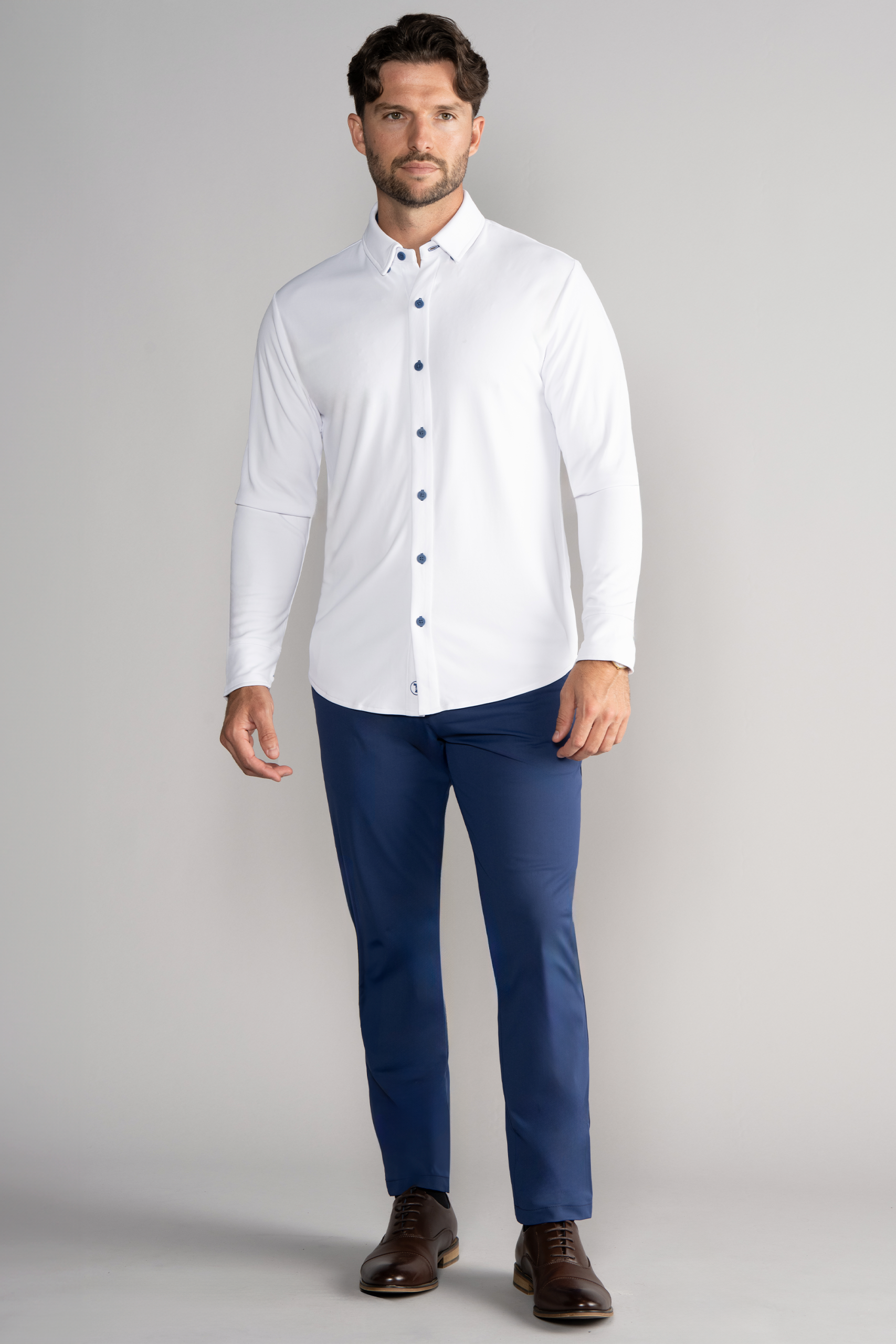 WhiteBlue-ButtonDown-FullBody-25.1.png
