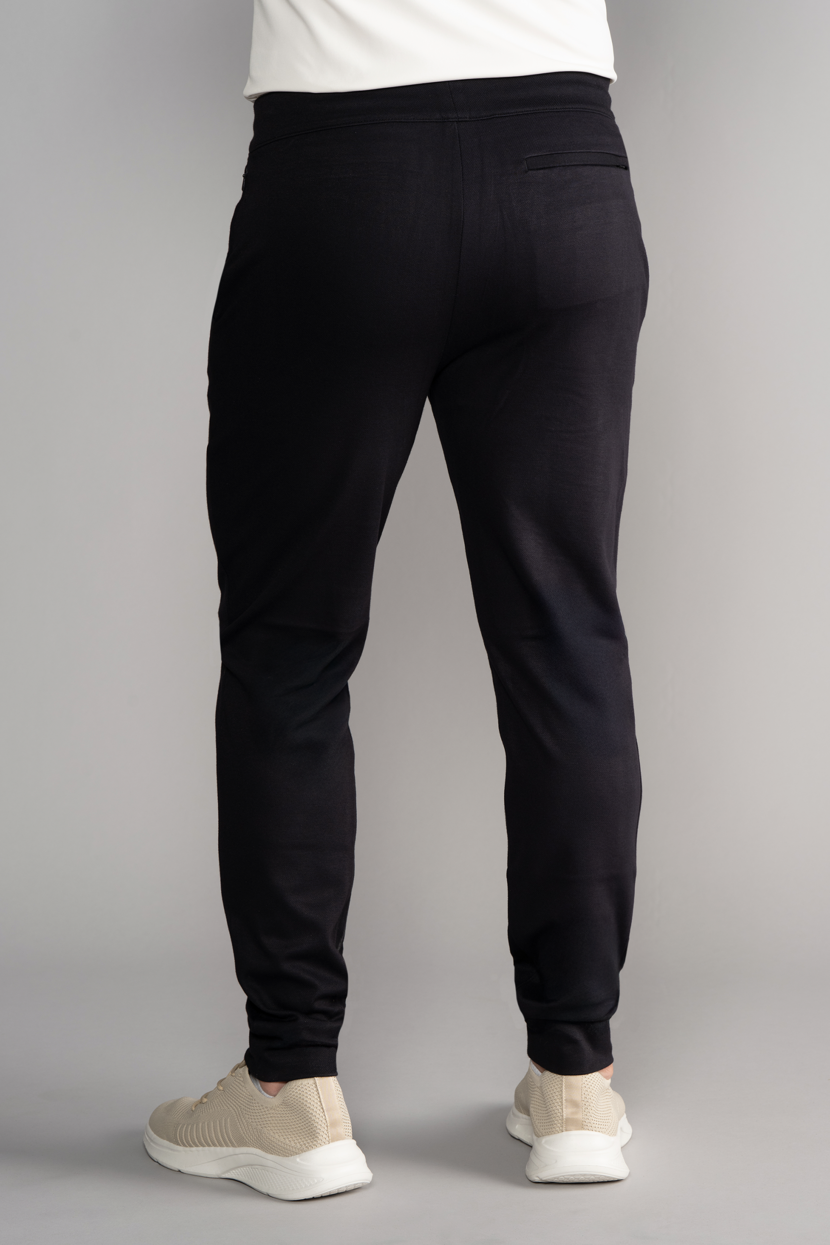 black_ALJ004_R_2025.png