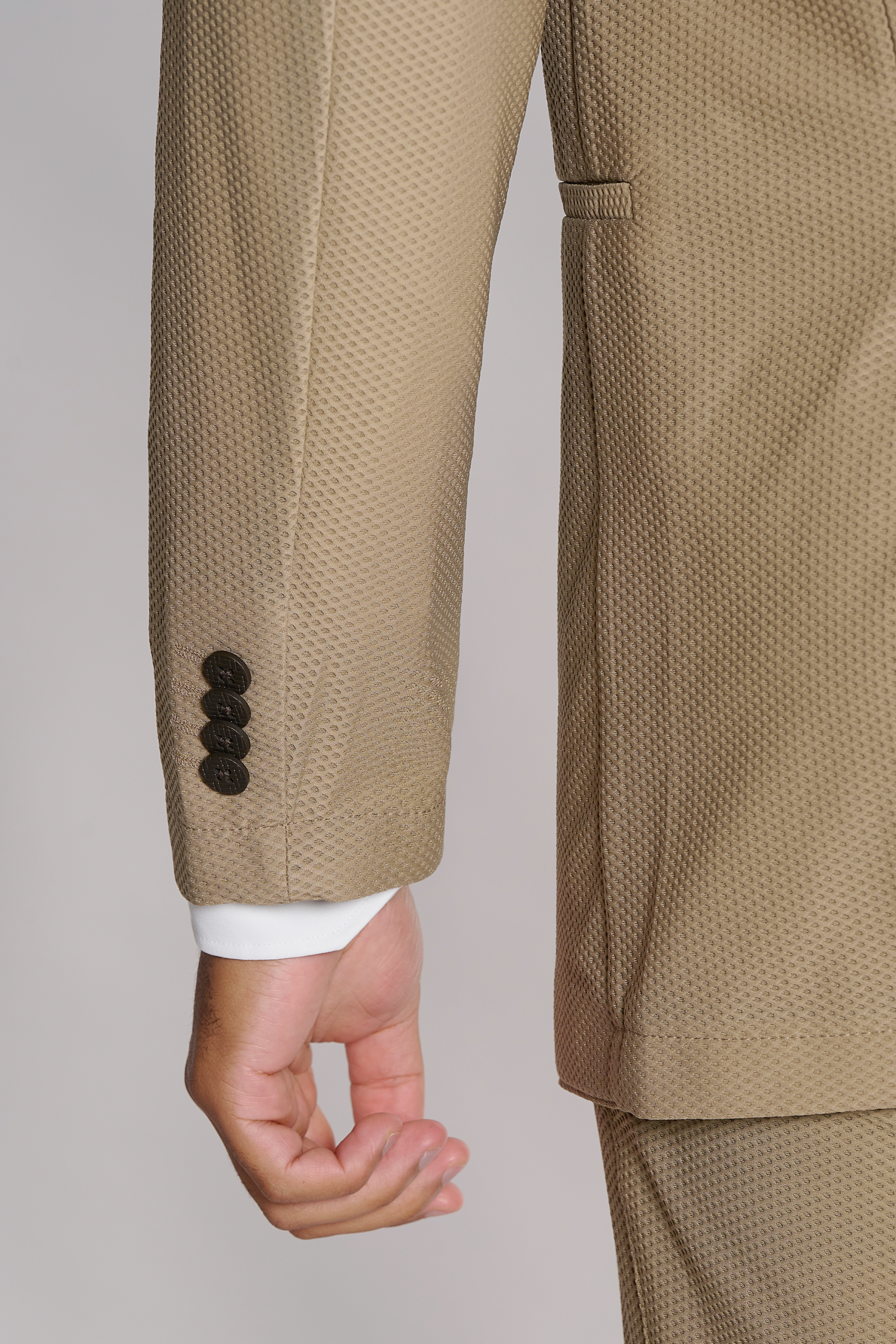 khaki_BZR044_D1_2025.png