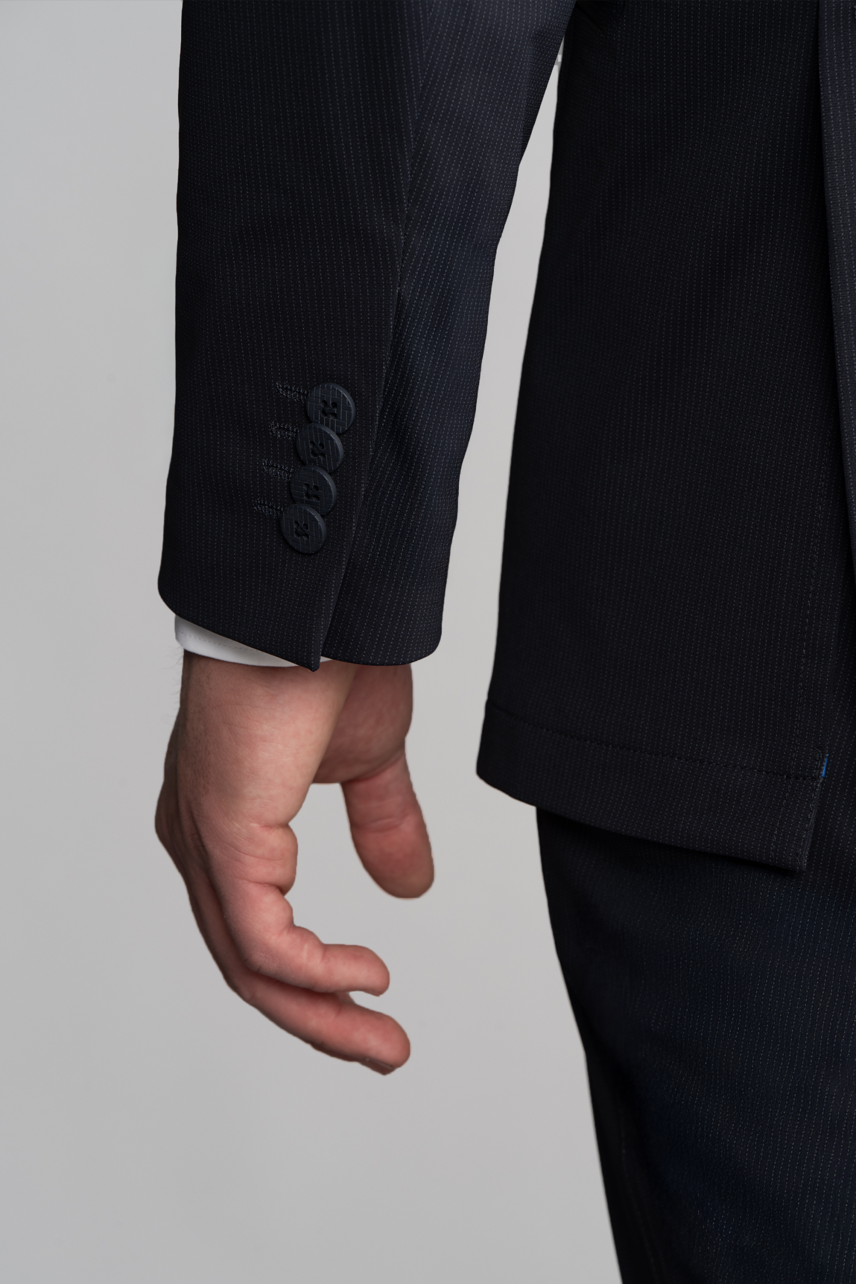 navy_pinstripe_BZR062_D2_2025.png