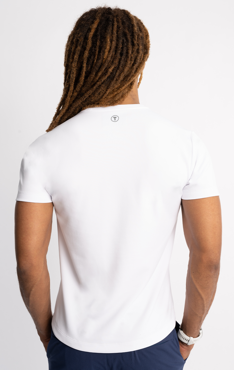 white_AEC004-RO1.png